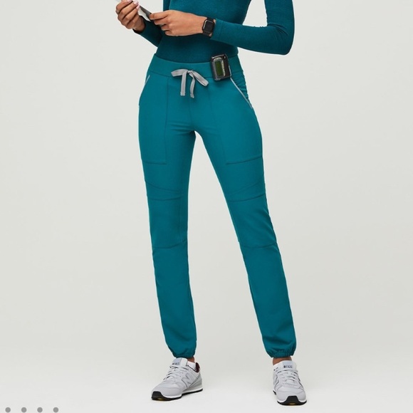 FIGS Venice Slim Body Shape
Women's Venice Slim Jogger Scrub Pants limited Edit - Picture 1 of 9